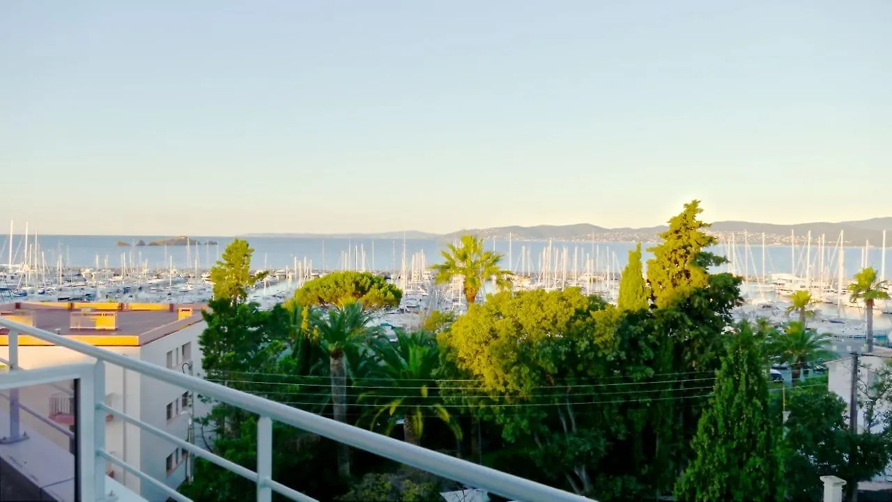 Hotel Brise de Mer - Piscine intérieure&extérieure Saint-Raphaël 4*,
