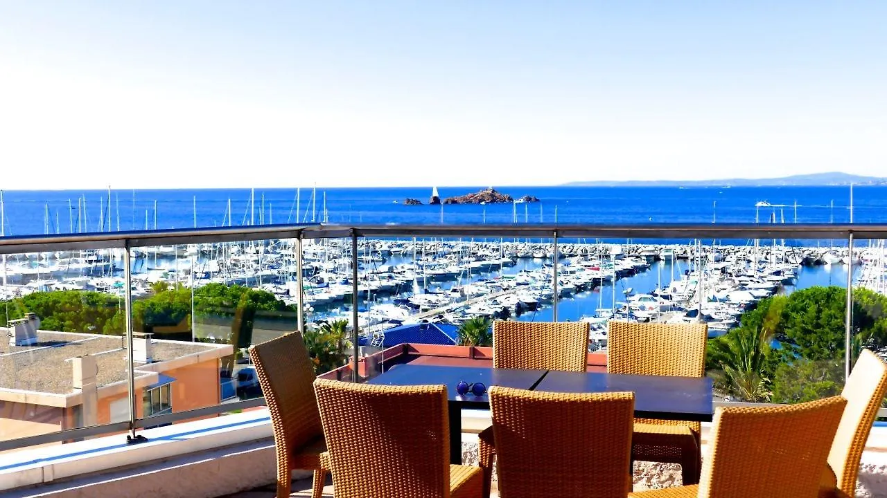 Hotel Brise de Mer - Piscine intérieure&extérieure Saint-Raphaël