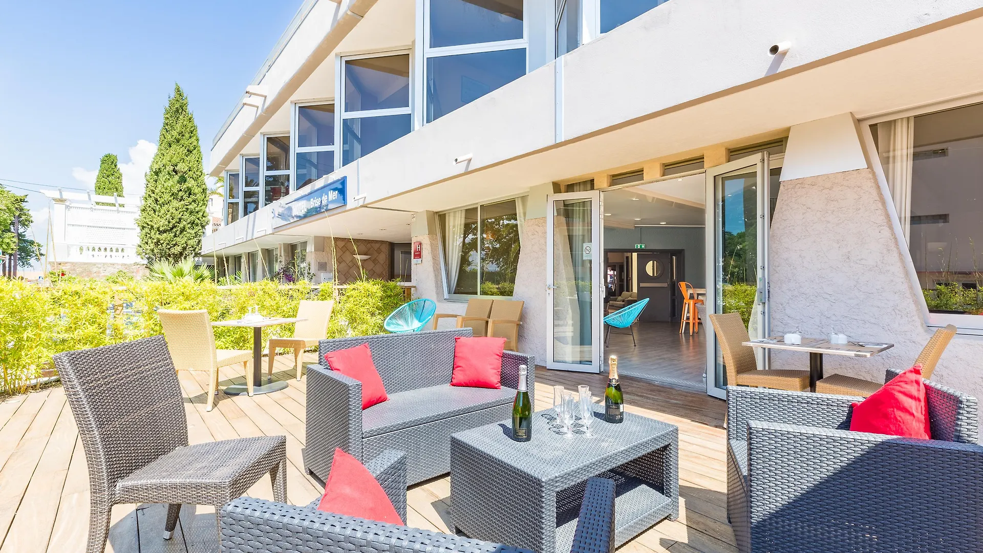 Hotel Brise de Mer - Piscine intérieure&extérieure Saint-Raphaël 4*,  Francia
