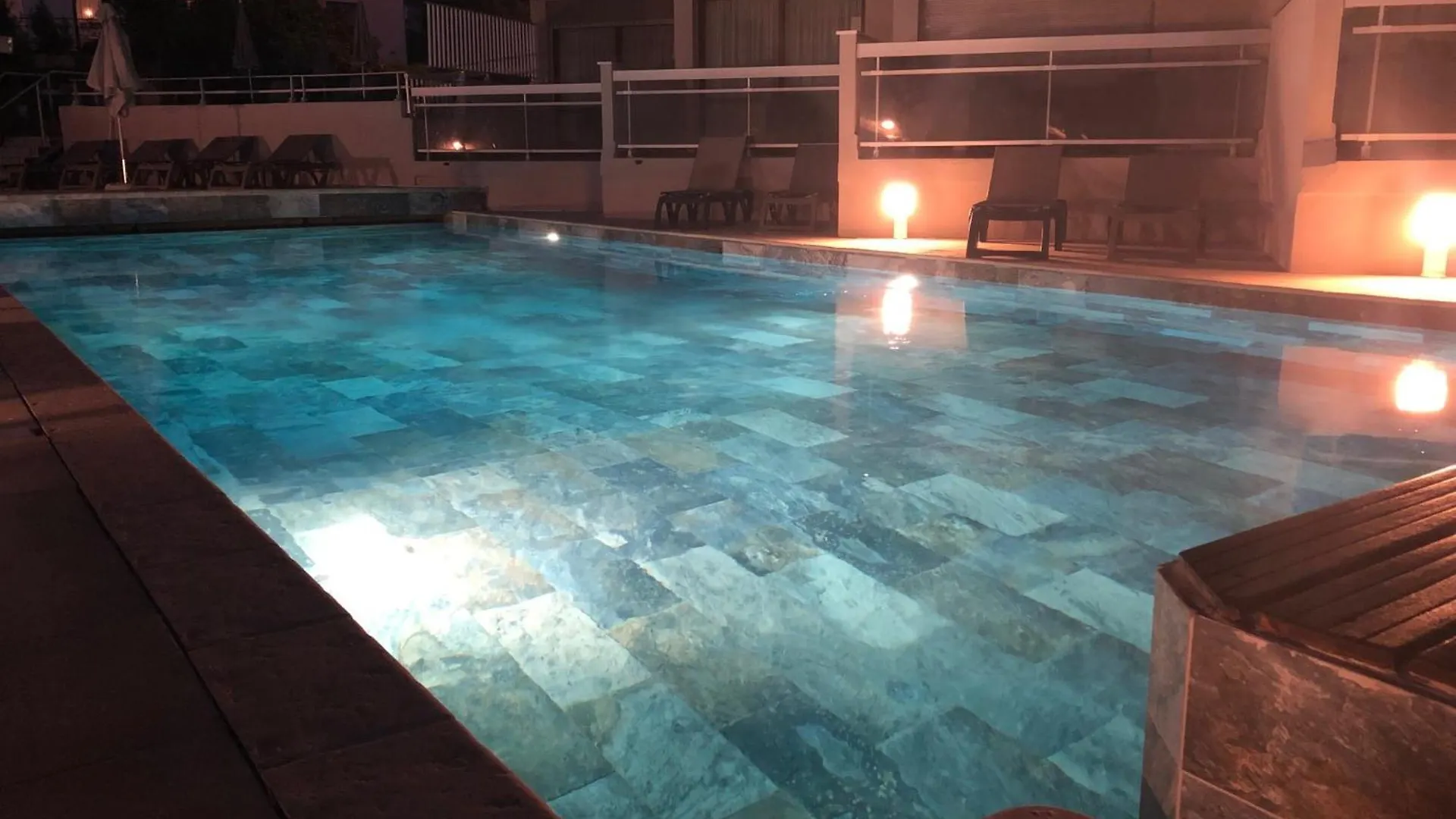 Hotel Brise de Mer - Piscine intérieure&extérieure Saint-Raphaël