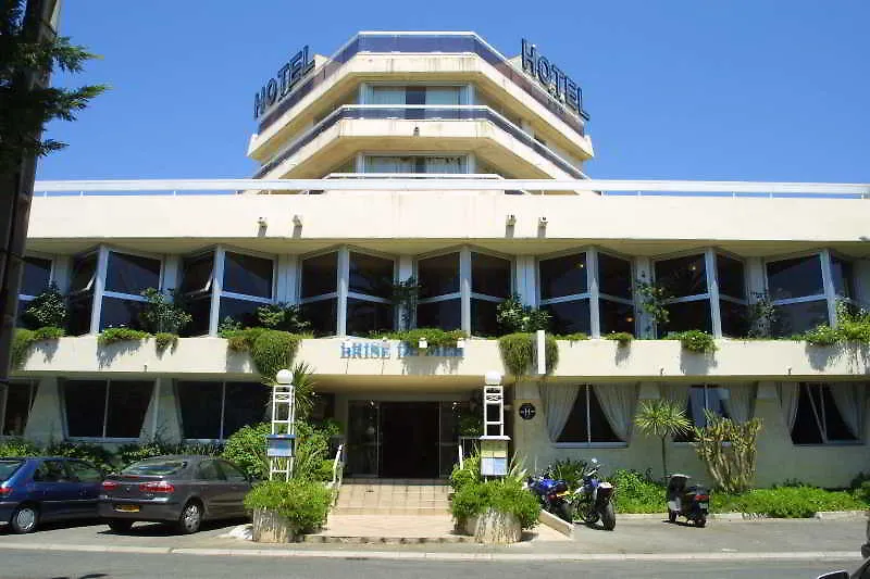 Hotel Brise de Mer - Piscine intérieure&extérieure Saint-Raphaël 4*,  Francia