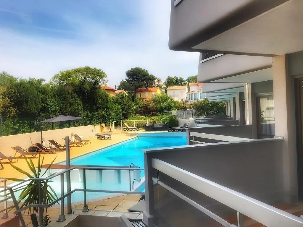 Hotel Brise de Mer - Piscine intérieure&extérieure Saint-Raphaël