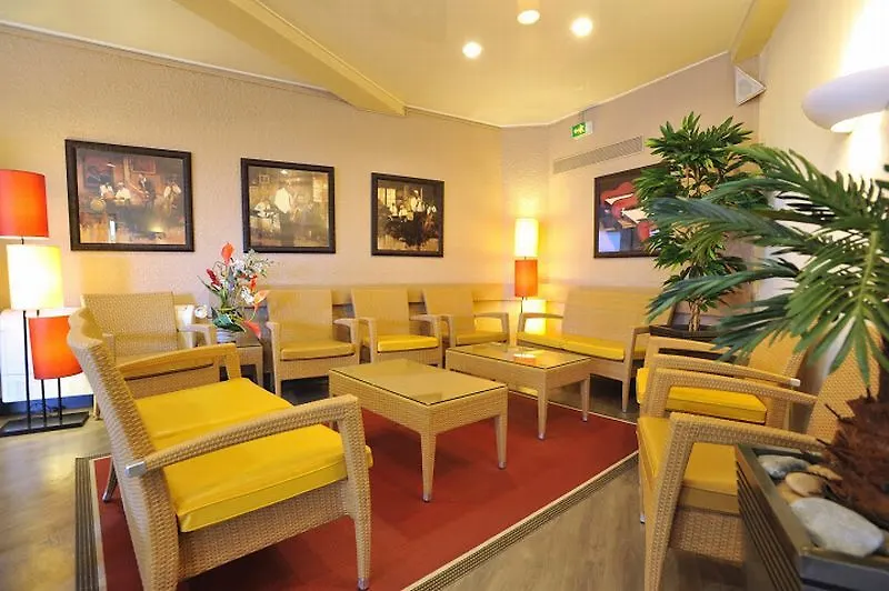 Hotel Brise de Mer - Piscine intérieure&extérieure Saint-Raphaël 4*,  France