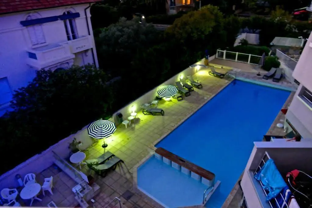 Hotel Brise De Mer - Piscine Interieure & Exterieure Saint-Raphaël